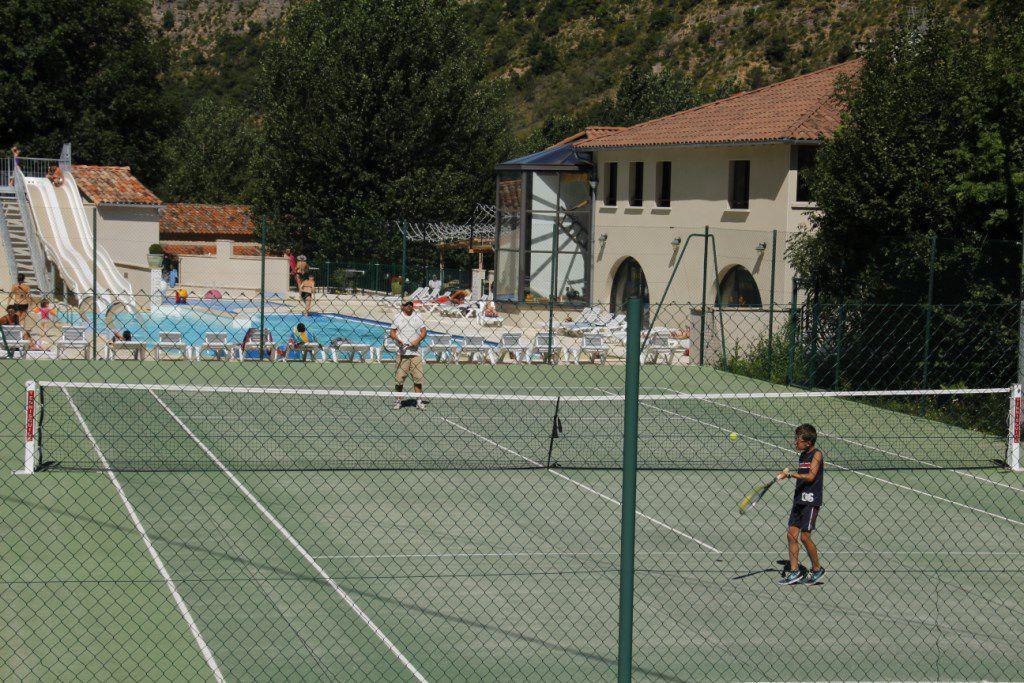 Camping Les Prades Hotel Mostuejouls Exterior photo